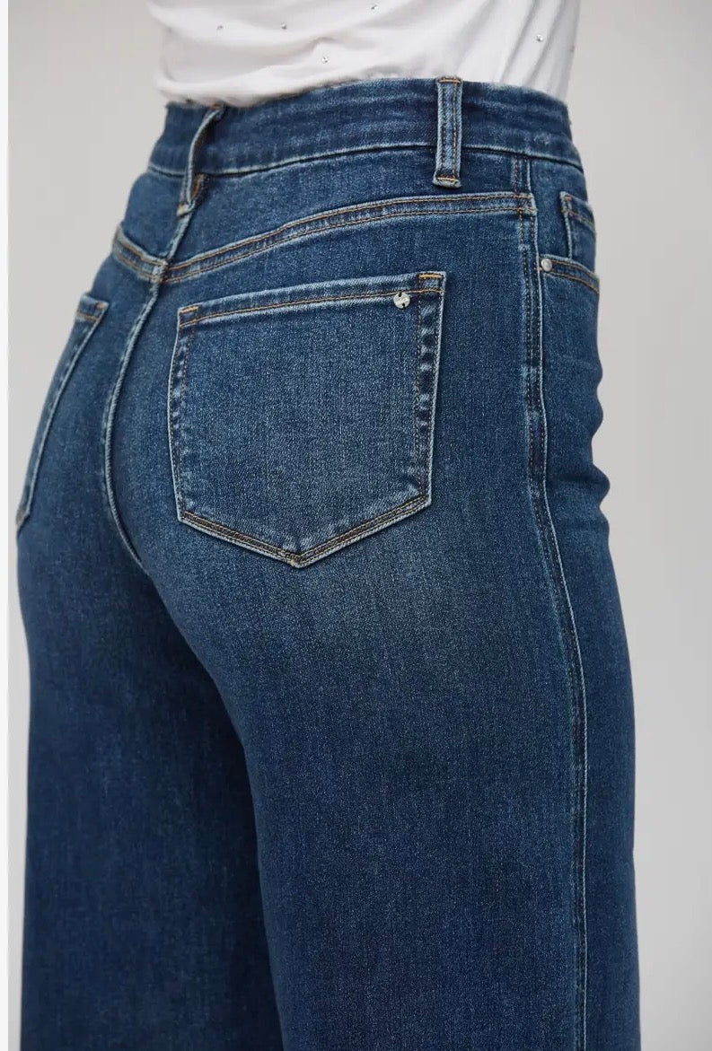 SUPER HIGH RISE SKATER JEAN