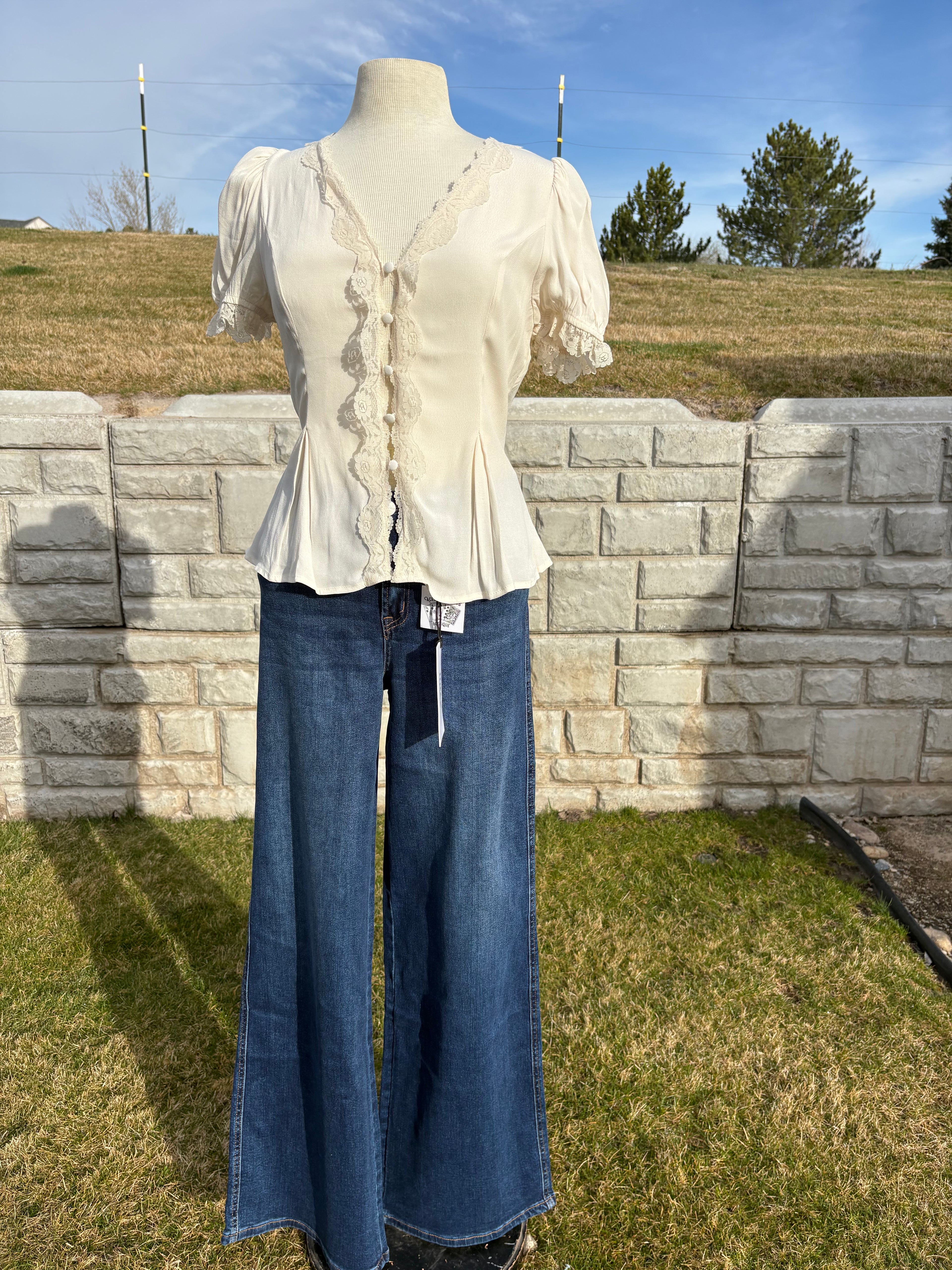 LACE TRIM BUTTON DOWN PUFF SLEEVE BLOUSE