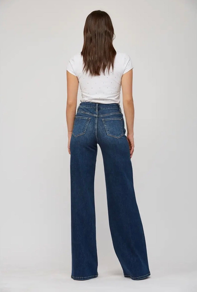 SUPER HIGH RISE SKATER JEAN