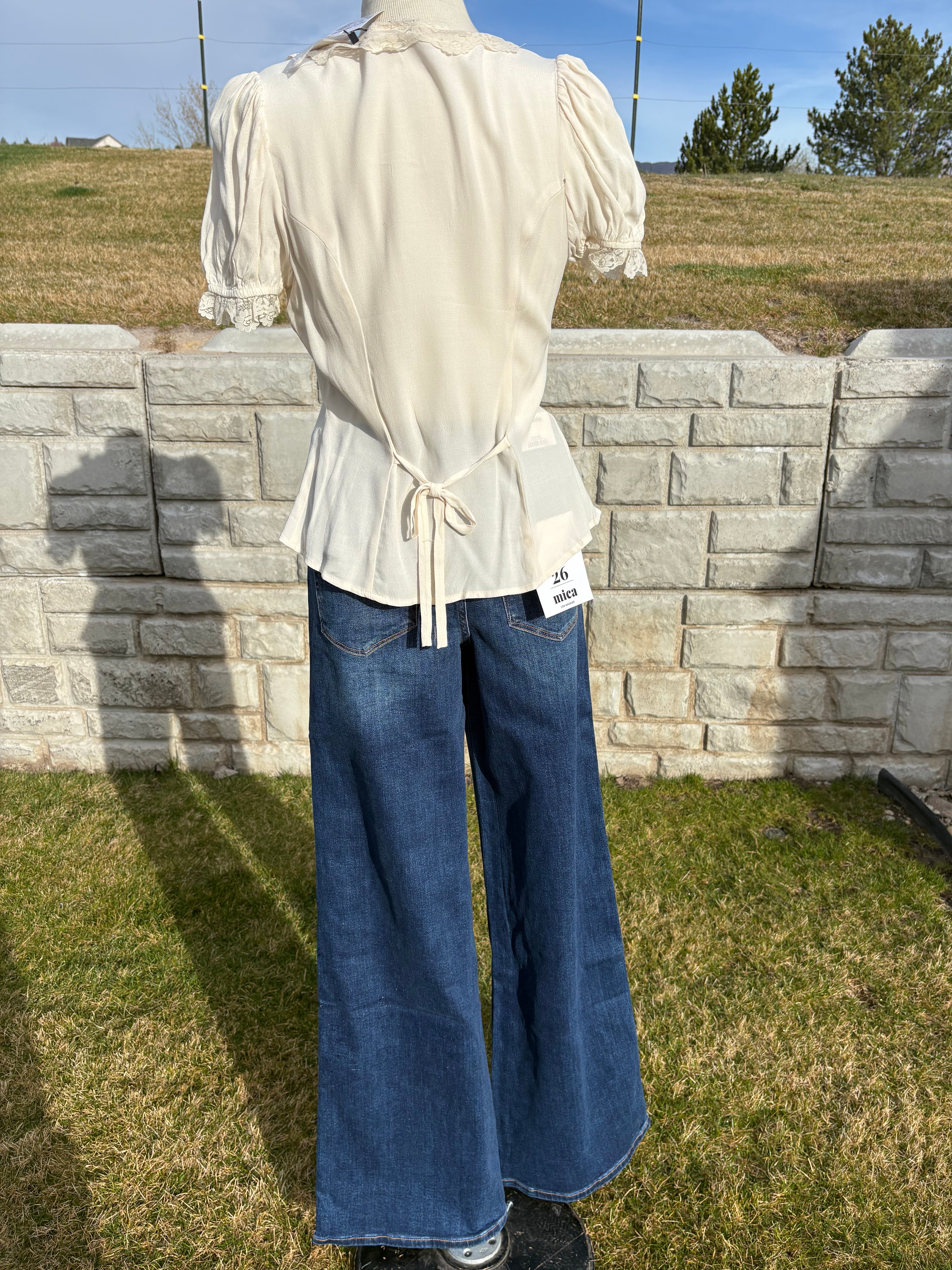 LACE TRIM BUTTON DOWN PUFF SLEEVE BLOUSE