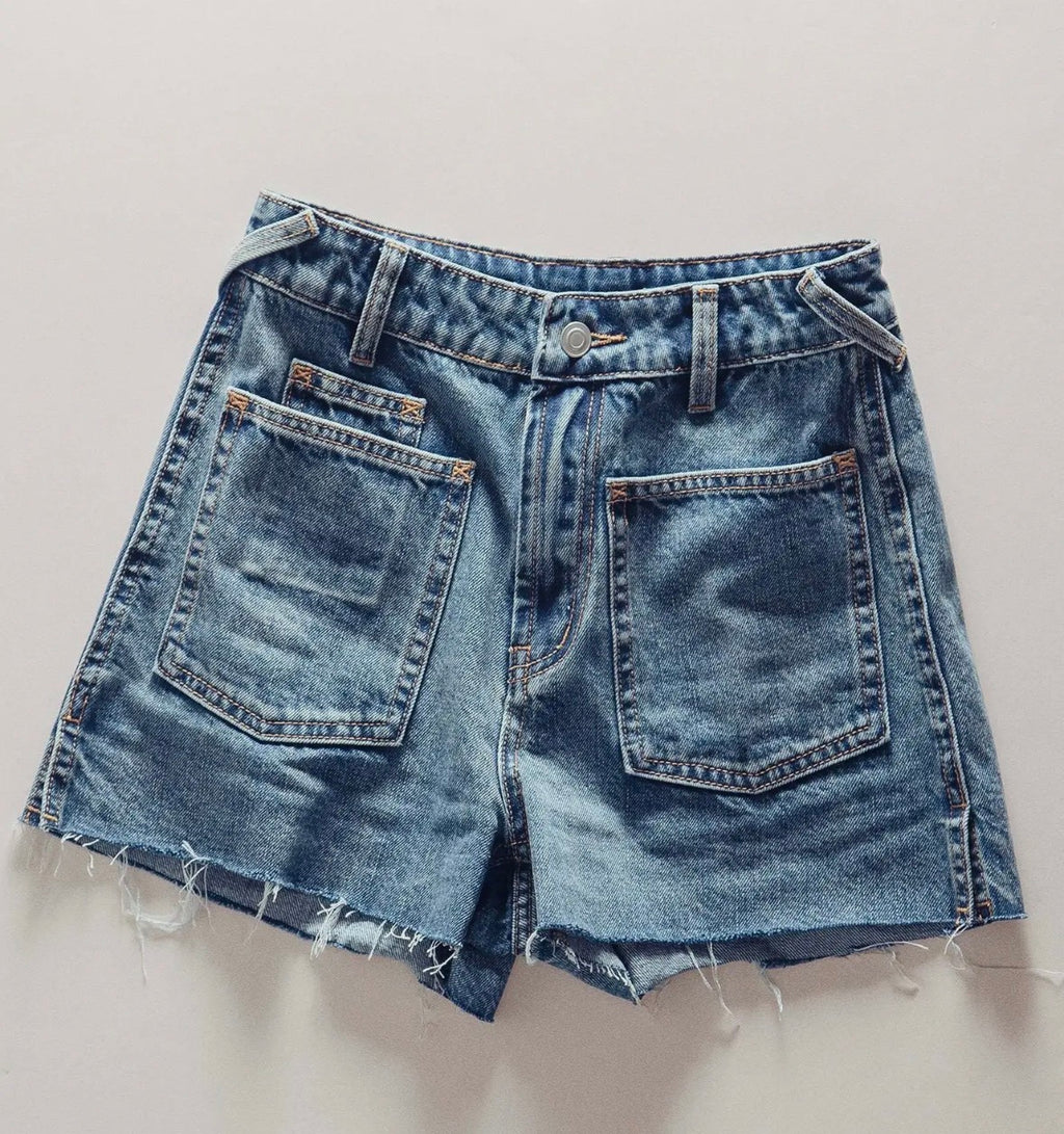 Pocket detail shorts